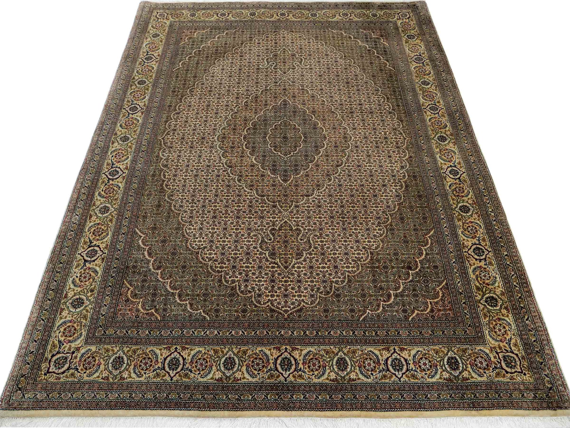 Sehr feiner, handgeknüpfter Khademi Indo Täbriz Mahi aus Wolle, beige, creme und braun. 208x153 cm. Vertrieb durch Jupiter Intl.
