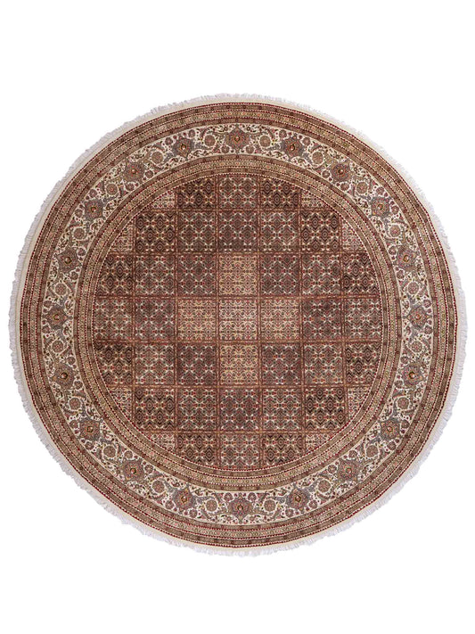 Sehr feiner, runder, handgeknüpfter Khademi Indo Täbriz Mahi aus Wolle, beige, braun und creme. 256x246 cm. Vertrieb durch Jupiter Intl.