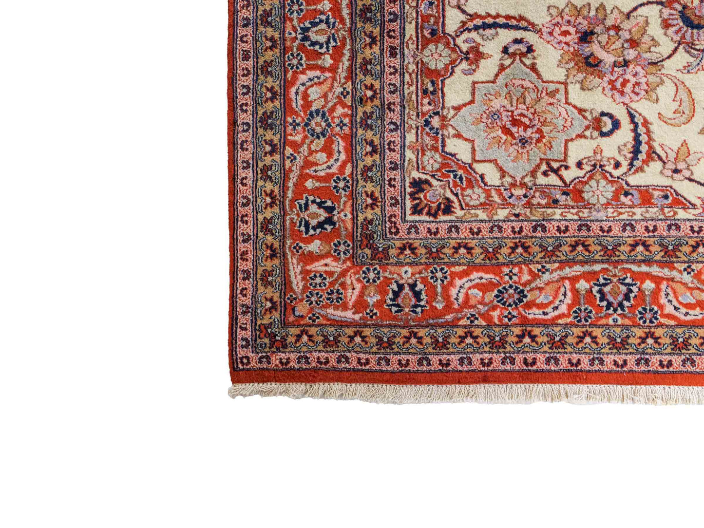Sehr feiner, handgeknüpfter Indo Täbriz Orientteppich aus Wolle von Khademi. Größe: 304 x 201 cm. Farbe: Cremeweiß, beige, rot. Verkauf durch JUPITER Intl.