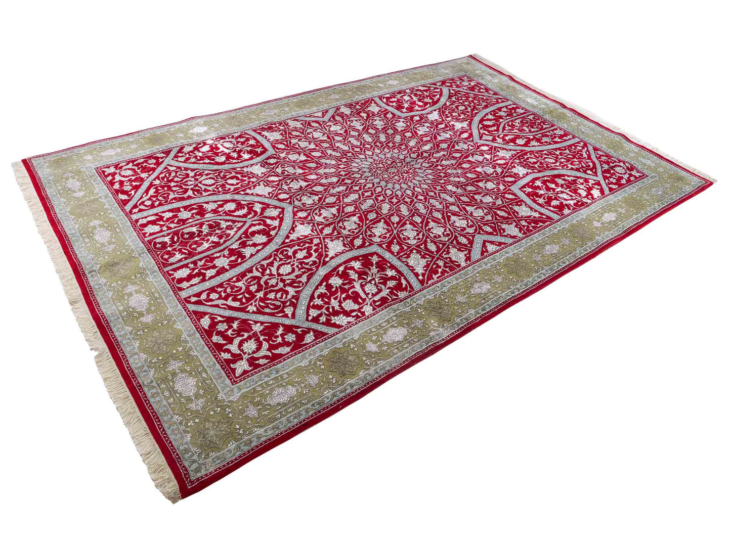 Feiner, handgeknüpfter Indo Täbriz Orientteppich aus Seide und Viskose mit geometrischem Gumbad-Motiv von Khademi. Größe: 303 x 196 cm. Farbe: Rot. RB3-Y1. Ursprung: Indien. Verkauf durch JUPITER Intl