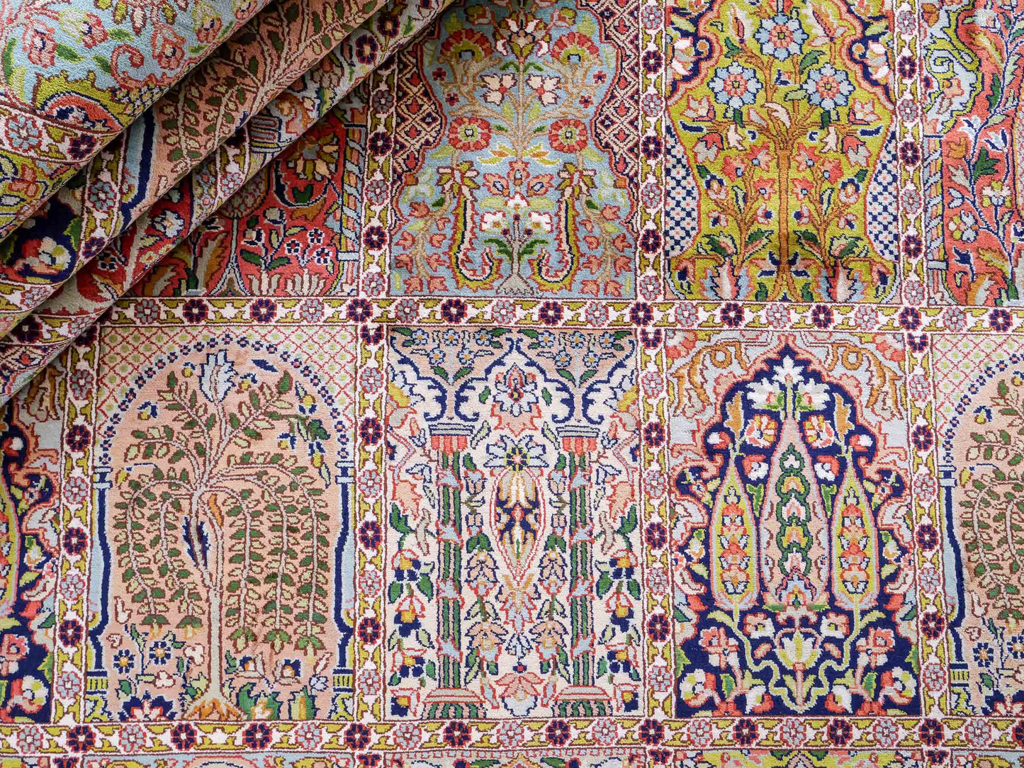 Sehr feiner, handgeknüpfter Kaschmir Seide Orientteppich von Khademi, blau, grün, multicolor. 311x303 cm. Verkauf durch Jupiter Intl.
