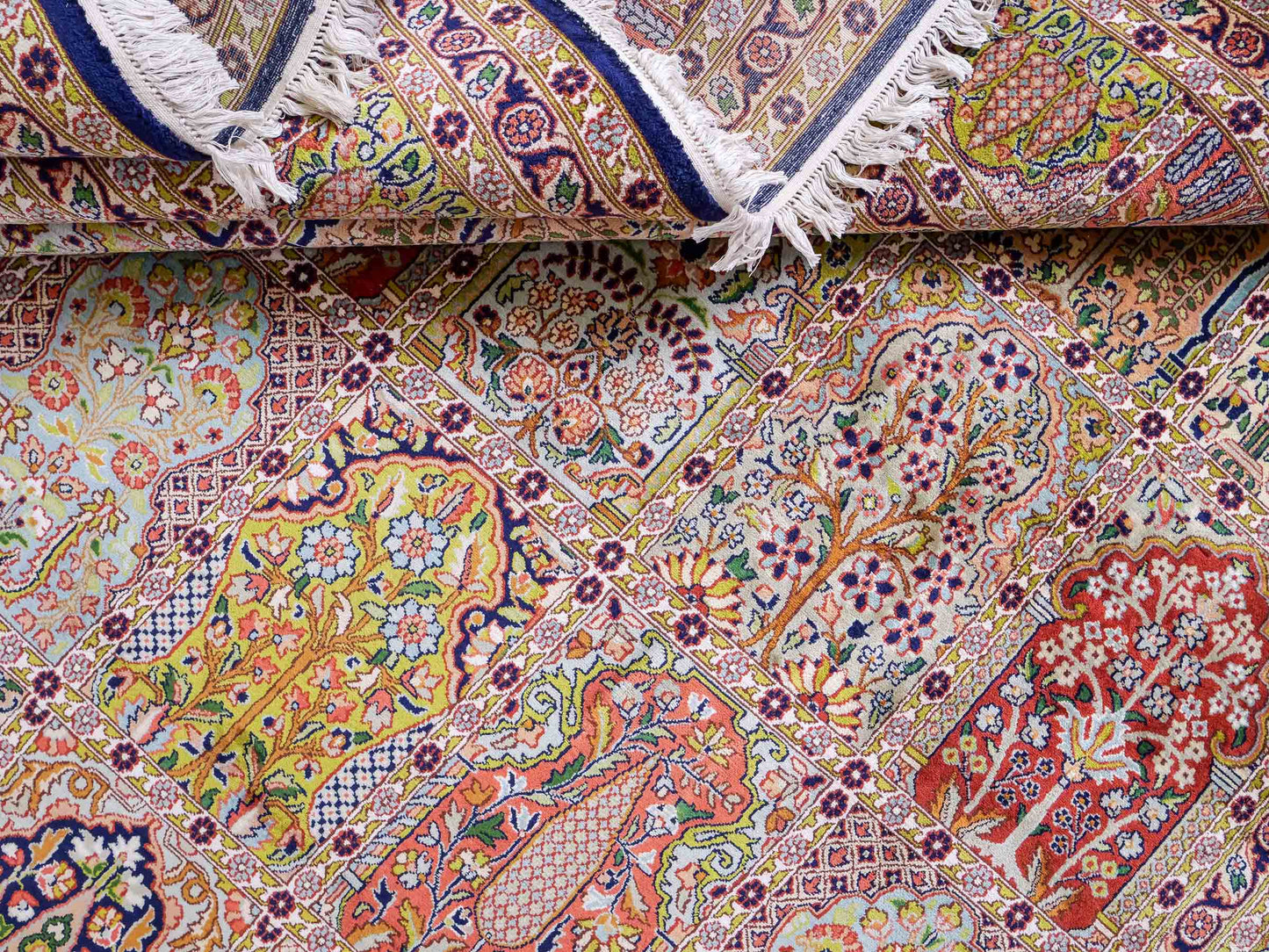 Sehr feiner, handgeknüpfter Kaschmir Seide Orientteppich von Khademi, blau, grün, multicolor. 311x303 cm. Verkauf durch Jupiter Intl.