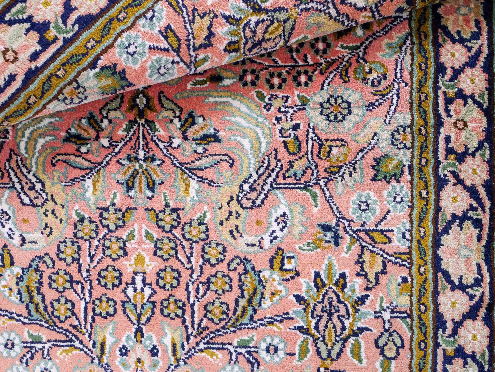 Feiner, handgeknüpfter Kaschmir Seide Orientteppich von Khademi, rost, rot. 92x63 cm. Verkauf durch Jupiter Intl.