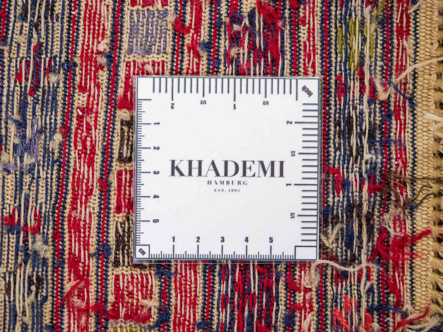 Handgewebter Kelim Afghan Teppich aus Wolle von Khademi. Größe 138 x 90 cm. Farbe: Beige, rot, blau. Verkauf durch JUPITER Intl.