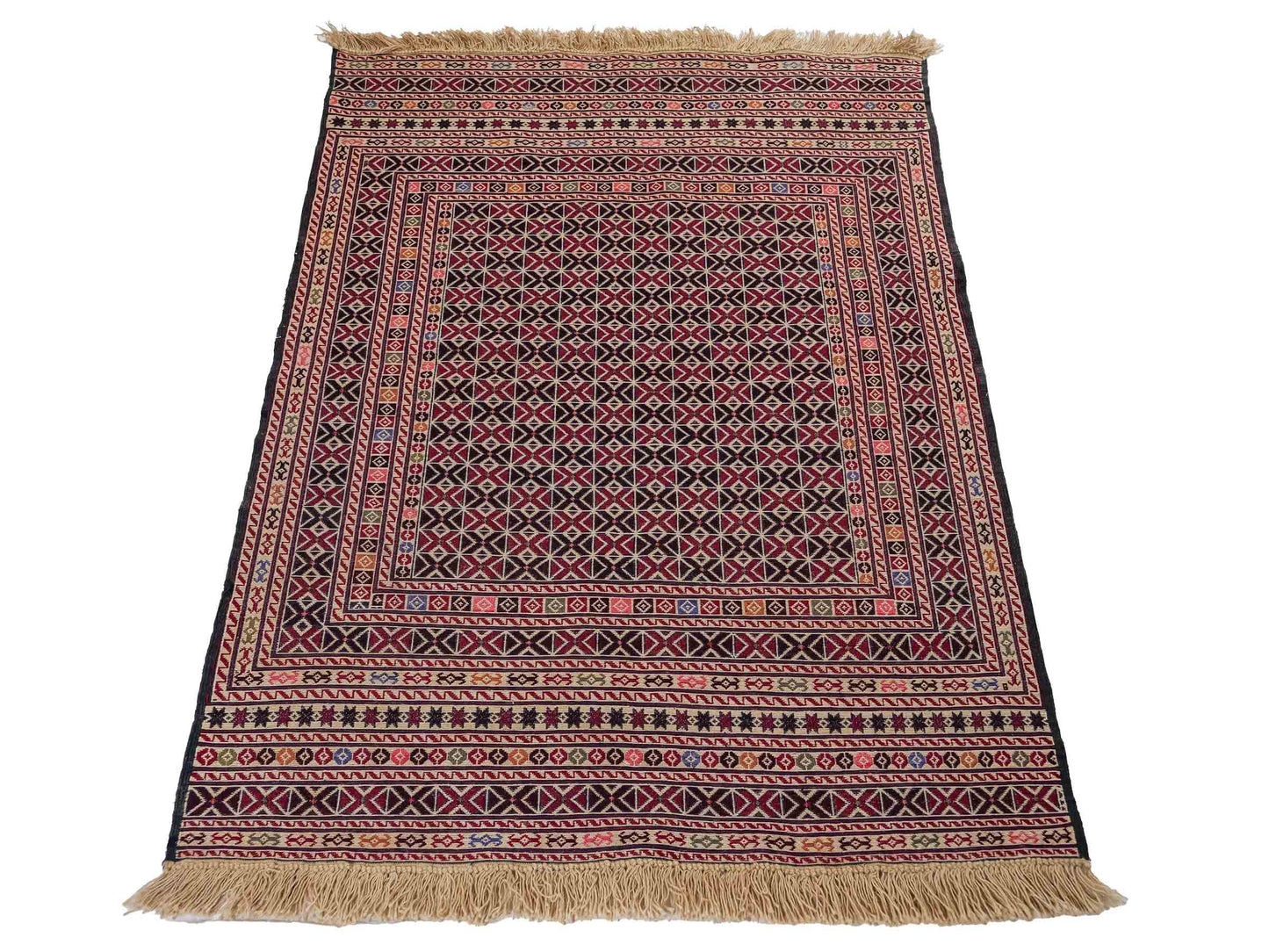Handgefertigter Kelim Afghan Teppich aus Wolle von Khademi. Größe 140 x 99 cm. Farbe: Beige, rot, schwarz. Verkauf durch JUPITER Intl.