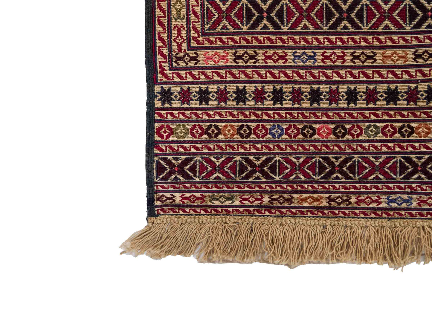 Handgefertigter Kelim Afghan Teppich aus Wolle von Khademi. Größe 140 x 99 cm. Farbe: Beige, rot, schwarz. Verkauf durch JUPITER Intl.