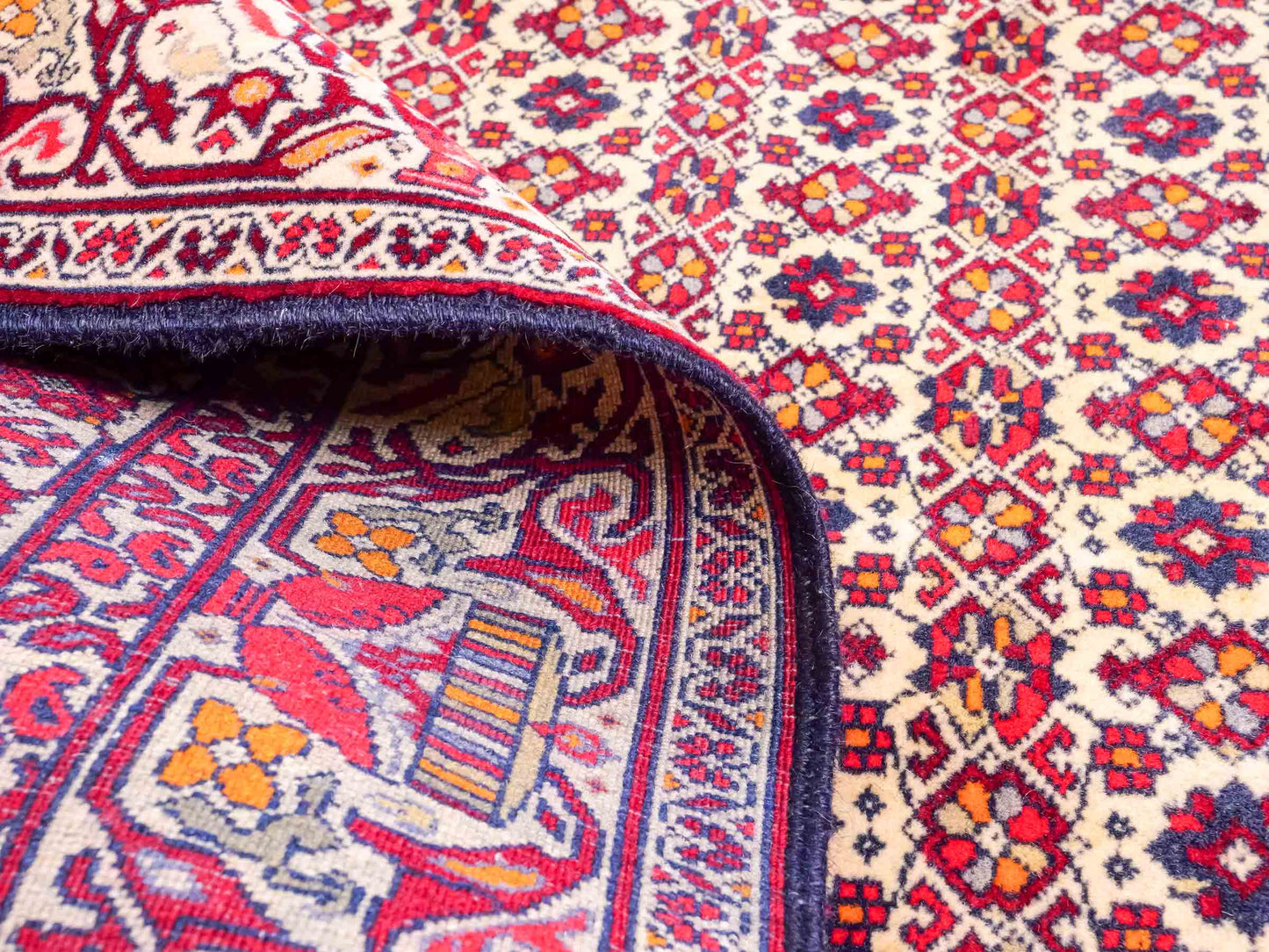 Feiner, handgeknüpfter Afghan Khal Mohammadi Orientteppich aus reiner Wolle mit Allover-Muster von Khademi. Größe: 300 x 205 cm. Farbe: Creme, rot. RB3-1J. Ursprung: Afghanistan. Verkauf durch JUPITER Intl.