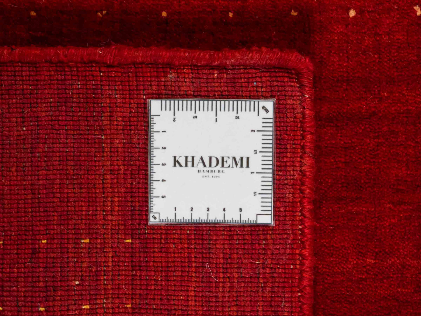 Moderner, Handloom Lori Gabbeh Orientteppich von Khademi aus Wolle, rot. Geometrisches Nomaden-Design. Produziert in Indien. Größe: 146x88cm. Teppichnummer: KB4-1510. Verkauf durch Jupiter Intl.