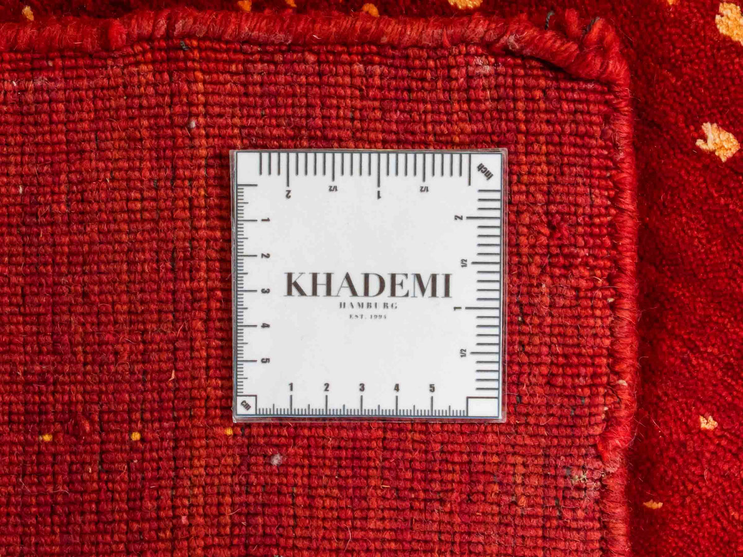 Moderner, Handloom Lori Gabbeh Orientteppich von Khademi aus Wolle, rot. Geometrisches Nomaden-Design. Produziert in Indien. Größe: 146x88cm. Teppichnummer: KB4-1514. Verkauf durch Jupiter Intl.