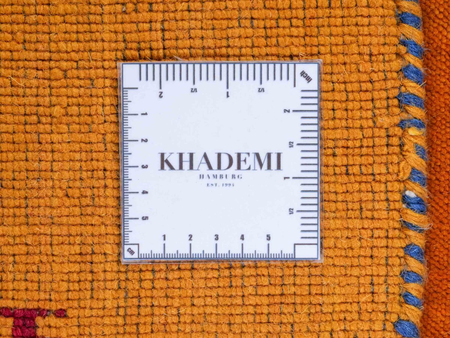 Moderner, Handloom Lori Gabbeh Orientteppich von Khademi aus Wolle, gelb. Geometrisches Nomaden-Design. Produziert in Indien. Größe: 151x83cm. Teppichnummer: KB4-1517. Verkauf durch Jupiter Intl.