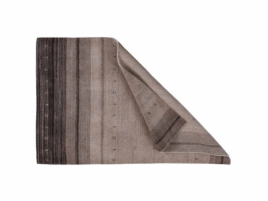 Moderner, Handloom Lori Gabbeh Orientteppich von Khademi aus Wolle, grau, greige. Geometrisches Nomaden-Design. Produziert in Indien. Größe: 180x116cm. Teppichnummer: KB4-1800. Verkauf durch Jupiter Intl.