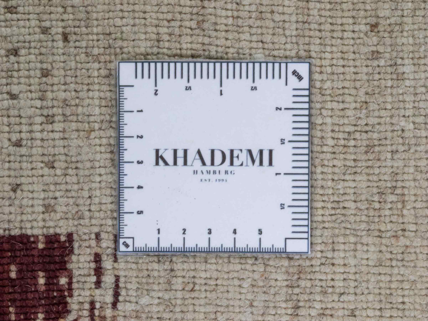 Moderner, Handloom Lori Gabbeh Orientteppich von Khademi aus Wolle, cremeweiß, mehrfarbig. Geometrisches Nomaden-Design. Produziert in Indien. Größe: 182x120cm. Teppichnummer: KB4-1799. Verkauf durch Jupiter Intl.