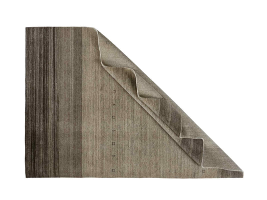 Moderner, Handloom Lori Gabbeh Orientteppich von Khademi aus Wolle, braun, grau, cremeweiß. Geometrisches Nomaden-Design. Produziert in Indien. Größe: 199x138cm. Teppichnummer: KB4-1773. Verkauf durch Jupiter Intl.