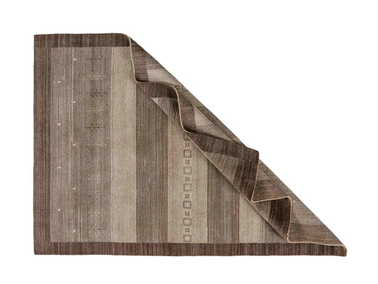 Moderner, Handloom Lori Gabbeh Orientteppich von Khademi aus Wolle, braun, grau, cremeweiß. Geometrisches Nomaden-Design. Produziert in Indien. Größe: 203x141cm. Teppichnummer: KB4-1784. Verkauf durch Jupiter Intl.