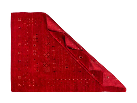 Moderner, Handloom Lori Gabbeh Orientteppich von Khademi aus Wolle, rot. Geometrisches Nomaden-Design. Produziert in Indien. Größe: 239x169cm. Teppichnummer: KB4-1820. Verkauf durch Jupiter Intl.