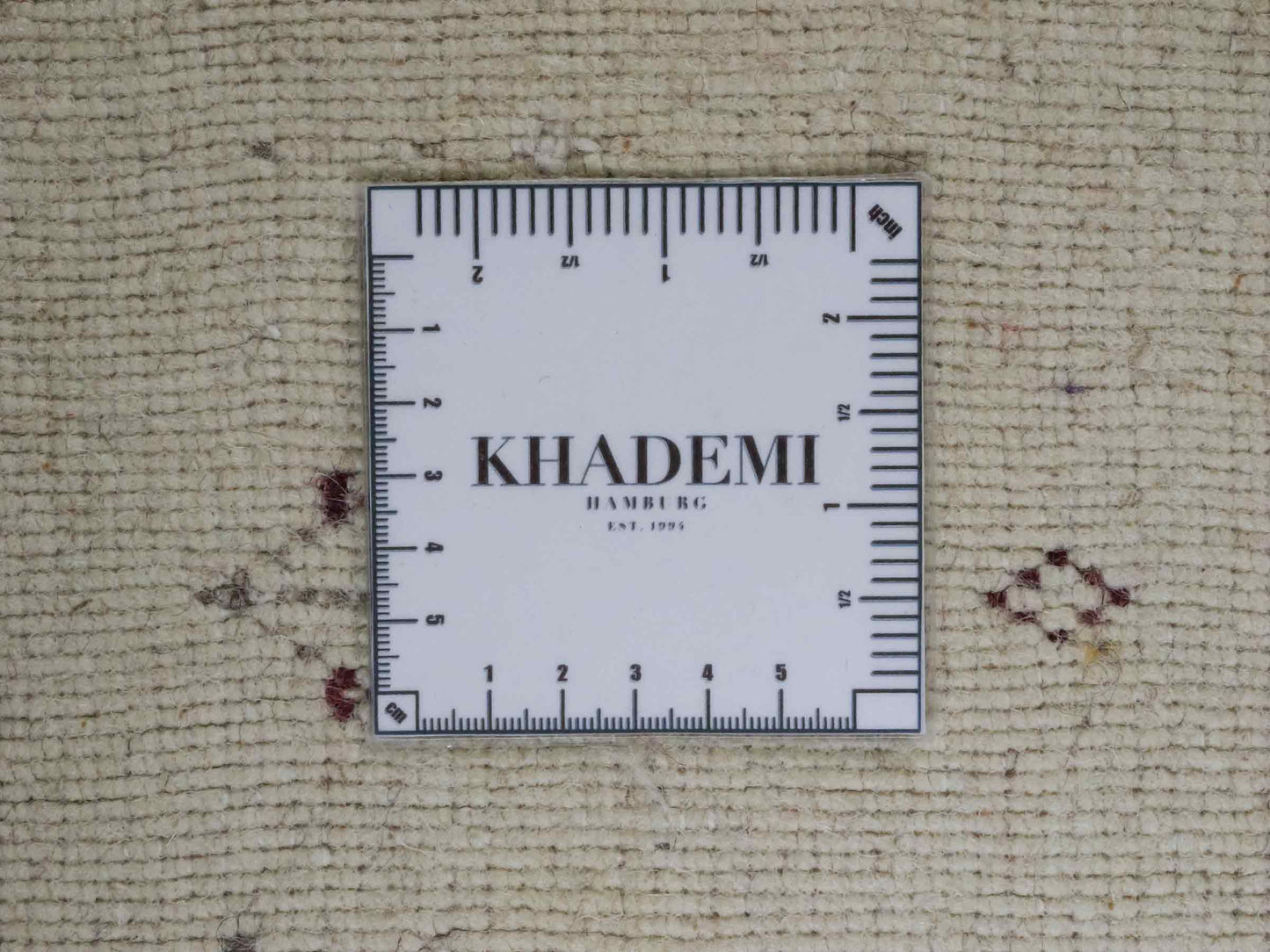 Moderner, Handloom Lori Gabbeh Orientteppich von Khademi aus Wolle, rot, mehrfarbig. Geometrisches Nomaden-Design. Produziert in Indien. Größe: 244x173cm. Teppichnummer: KB4-1816. Verkauf durch Jupiter Intl.