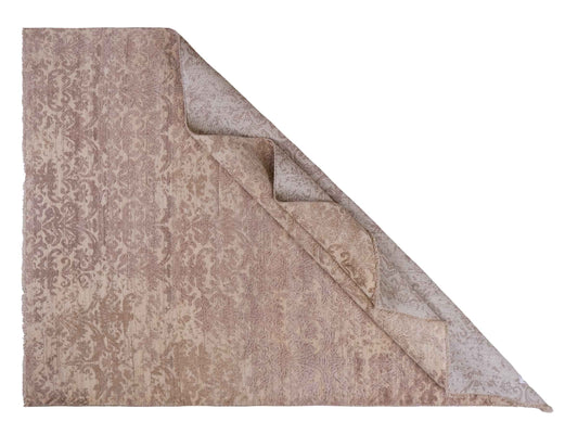 Handgeknüpfter Damask Orientteppich von Khademi aus Wolle mit Viskose, beige, rosa. Modernes Vintage-Design. Von Hand geknüpft in Indien. Größe: 240x171cm. Teppichnummer: KB4-1697. Verkauf durch Jupiter Intl.