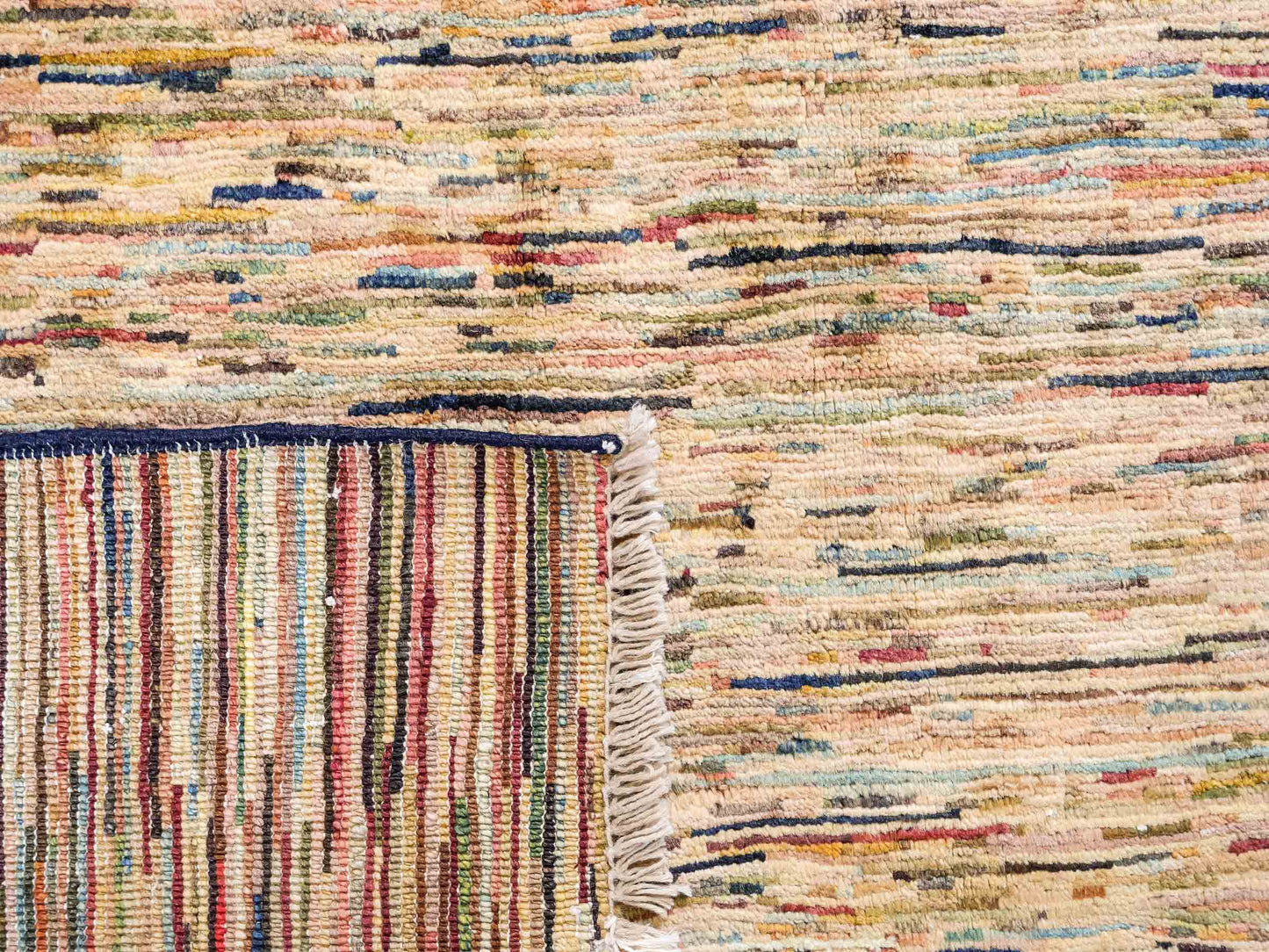 Handgeknüpfter, afghanischer, moderner Design Ziegler Orientteppich aus Wolle von Khademi. Größe: 201 x 144 cm. Farbe: Beige. Verkauf durch JUPITER Intl.