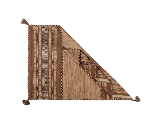 Handgewebter, moderner Indo Kelim Orientteppich von Khademi aus Baumwolle, beige. Geometrisches Design. Von Hand gewebt in Indien. Größe: 170x120cm. Teppichnummer: KB4-1664. Verkauf durch Jupiter Intl.