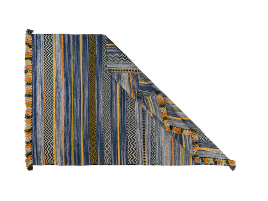 Handgewebter, moderner Indo Kelim Orientteppich von Khademi aus Baumwolle, blau, mehrfarbig. Geometrisches Design. Von Hand gewebt in Indien. Größe: 190x130cm. Teppichnummer: KB4-1676. Verkauf durch Jupiter Intl.