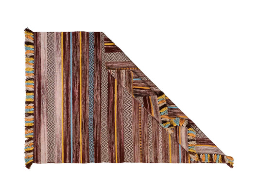 Handgewebter, moderner Indo Kelim Orientteppich von Khademi aus Baumwolle, dunkelrot, mehrfarbig. Geometrisches Design. Von Hand gewebt in Indien. Größe: 190x130cm. Teppichnummer: KB4-1674. Verkauf durch Jupiter Intl.