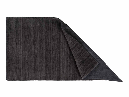 Moderner, Handloom Gabbeh Orientteppich von Khademi aus Wolle, grau. Einfarbiges Uni-Design. Produziert in Indien. Größe: 150x82cm. Teppichnummer: KB4-1533. Verkauf durch Jupiter Intl.