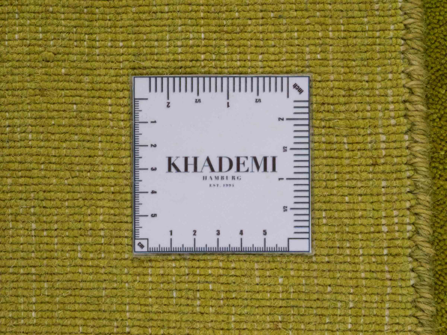 Moderner, Handloom Gabbeh Orientteppich von Khademi aus Wolle, gruen. Einfarbiges Uni-Design. Produziert in Indien. Größe: 168x116cm. Teppichnummer: KB4-1600. Verkauf durch Jupiter Intl.