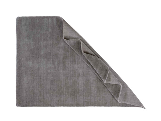 Moderner, Handloom Gabbeh Orientteppich von Khademi aus Wolle, grau. Einfarbiges Uni-Design. Produziert in Indien. Größe: 170x116cm. Teppichnummer: KB4-1584. Verkauf durch Jupiter Intl.