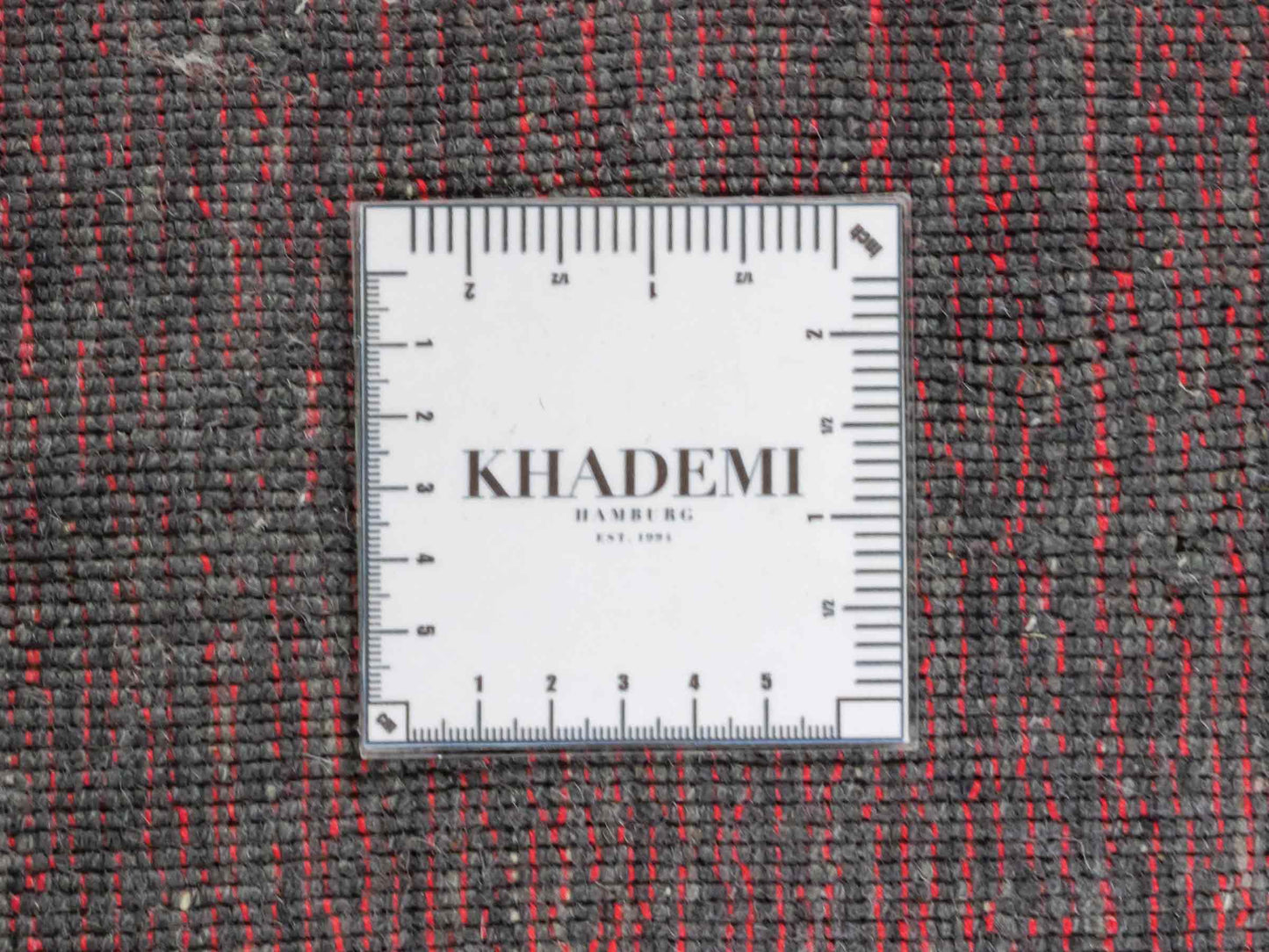 Moderner, Handloom Gabbeh Orientteppich von Khademi aus Wolle, anthrazit. Einfarbiges Uni-Design. Produziert in Indien. Größe: 285x200cm. Teppichnummer: KB4-1614. Verkauf durch Jupiter Intl.