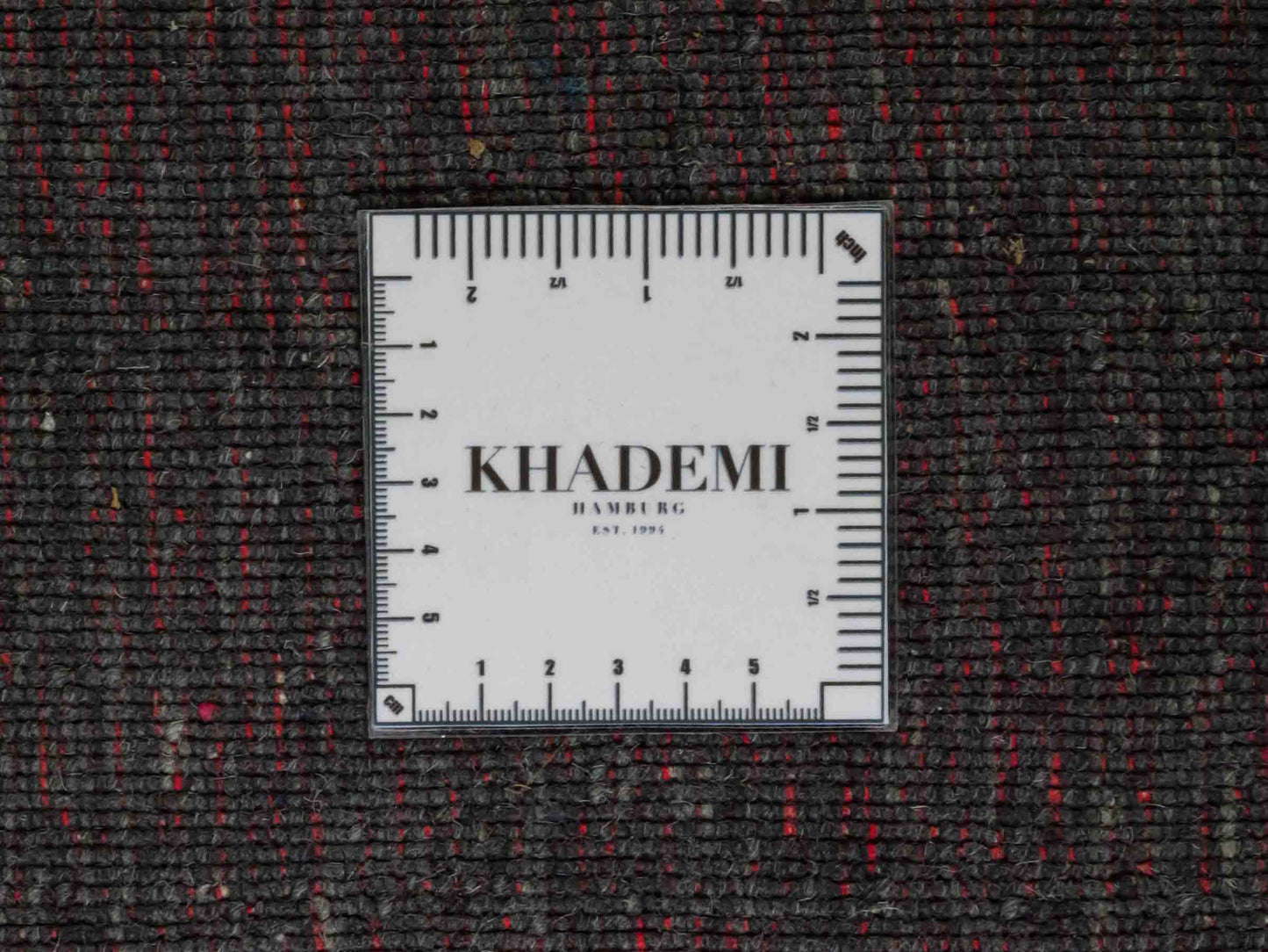 Moderner, Handloom Gabbeh Orientteppich von Khademi aus Wolle, anthrazit. Einfarbiges Uni-Design. Produziert in Indien. Größe: 292x200cm. Teppichnummer: KB4-1615. Verkauf durch Jupiter Intl.