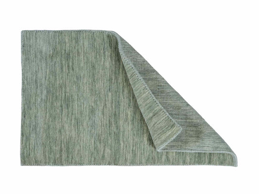 Moderner, Handloom Gabbeh Orientteppich von Khademi aus Wolle, mintgrün. Einfarbiges Uni-Design. Produziert in Indien. Größe: 93x60cm. Teppichnummer: KB4-1568. Verkauf durch Jupiter Intl.