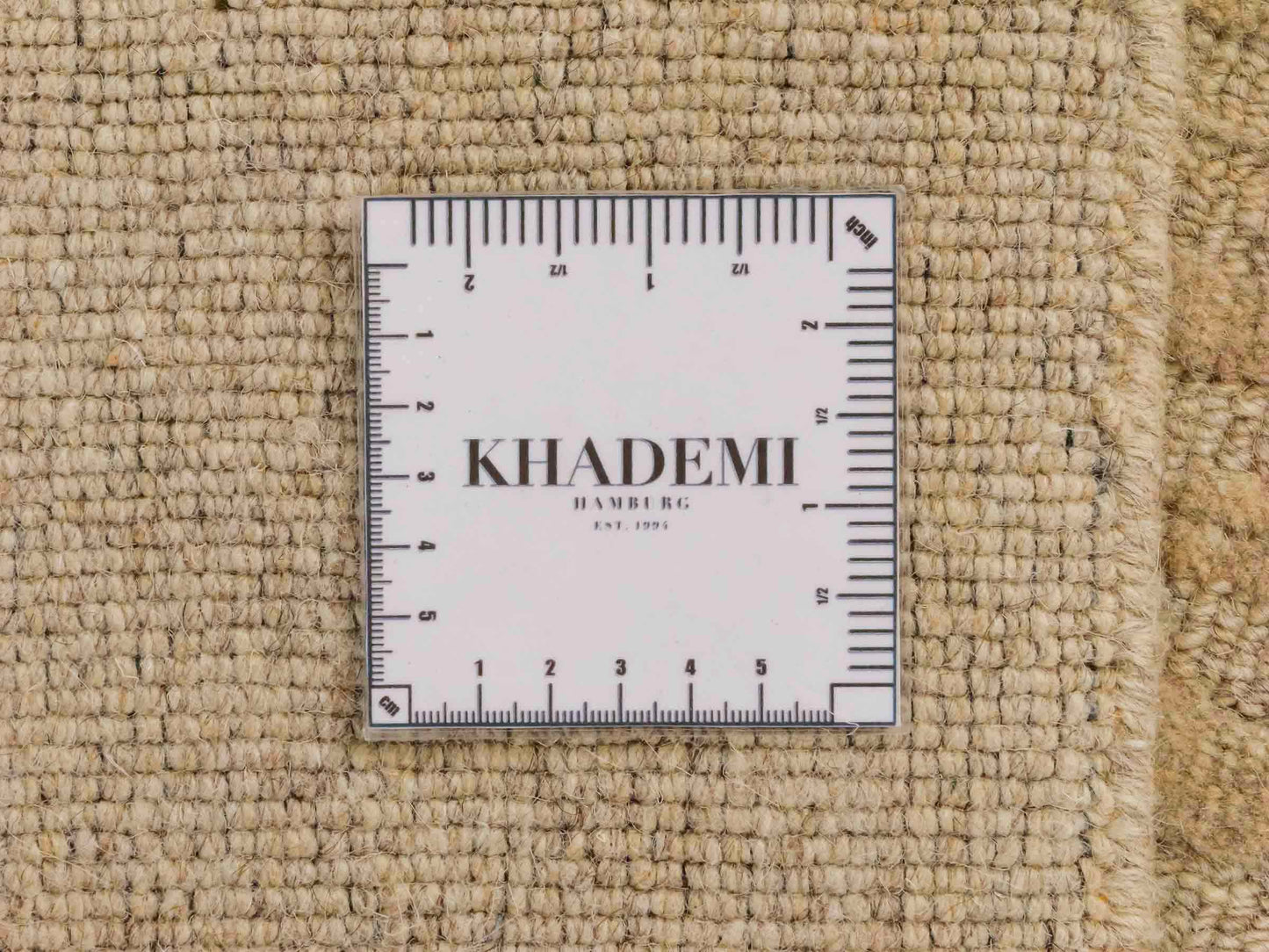 Moderner, Handloom Lori Orientteppich von Khademi aus Wolle, beige. Geometrisches Design. Produziert in Indien. Größe: 152x79cm. Teppichnummer: KB4-1526. Verkauf durch Jupiter Intl.