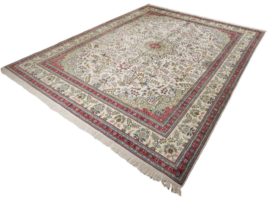 Feiner, handgeknüpfter, chinesischer Ghom Orientteppich aus gesponnener Seide mit Medaillon-Design von Khademi, creme, weiß, rosa. 359x273 cm. Verkauf durch Jupiter Intl.