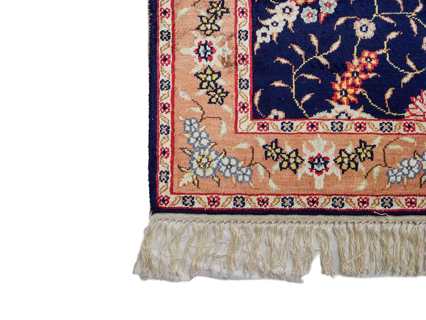 Feiner, handgeknüpfter, chinesischer Orientteppich mit Ghom Design aus Kunstseide, blau, lachs. 122x78 cm. Verkauf durch Jupiter Intl.