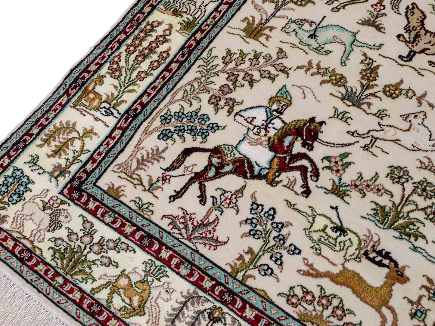 Feiner, handgeknüpfter, chinesischer Orientteppich mit Ghom Design aus Kunstseide, weiß, creme. 150x88 cm. Verkauf durch Jupiter Intl.