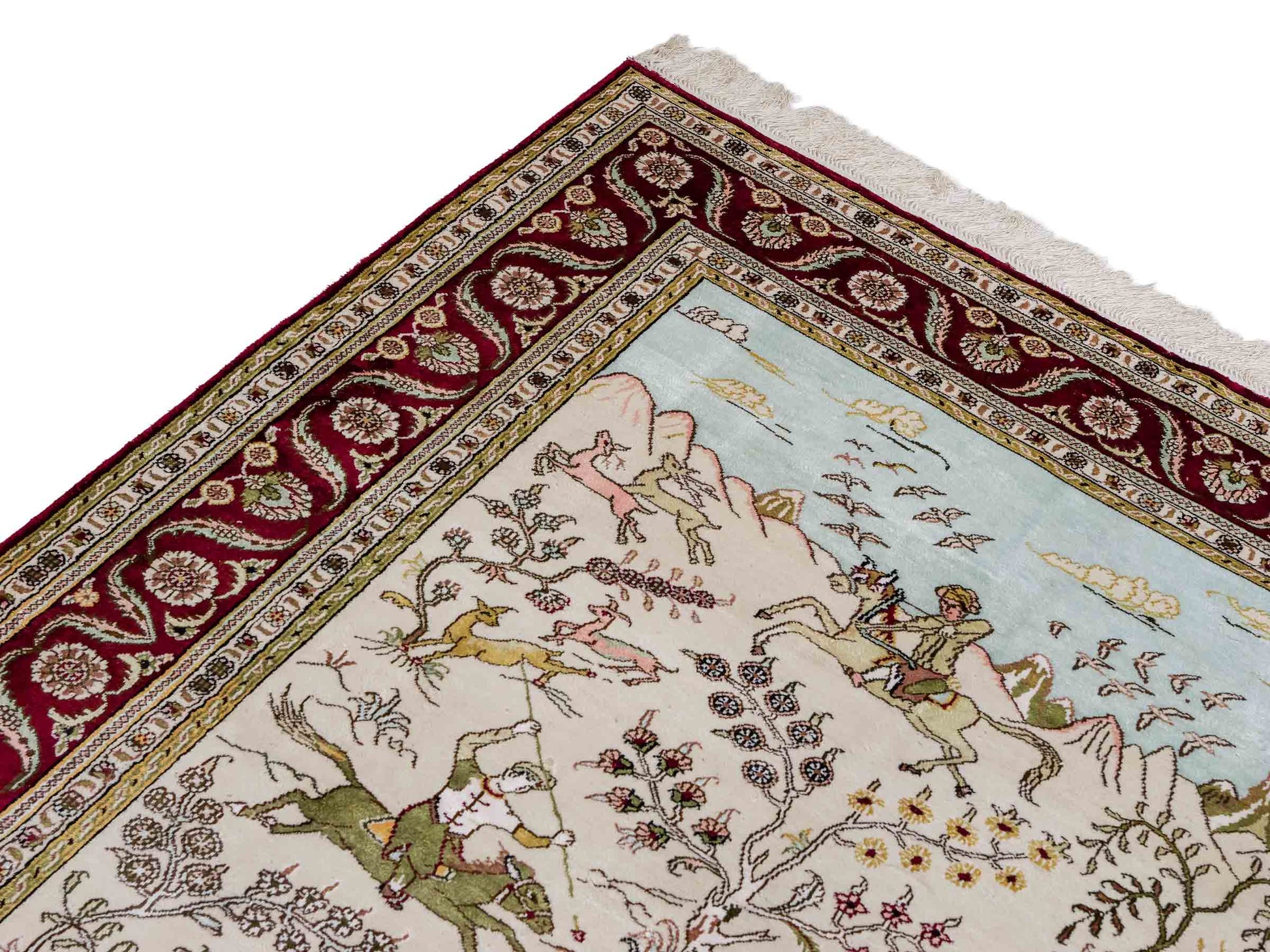 Feiner, handgeknüpfter, chinesischer Orientteppich mit Ghom Design aus Kunstseide, creme, rot, blau. 183x125 cm. Verkauf durch Jupiter Intl.