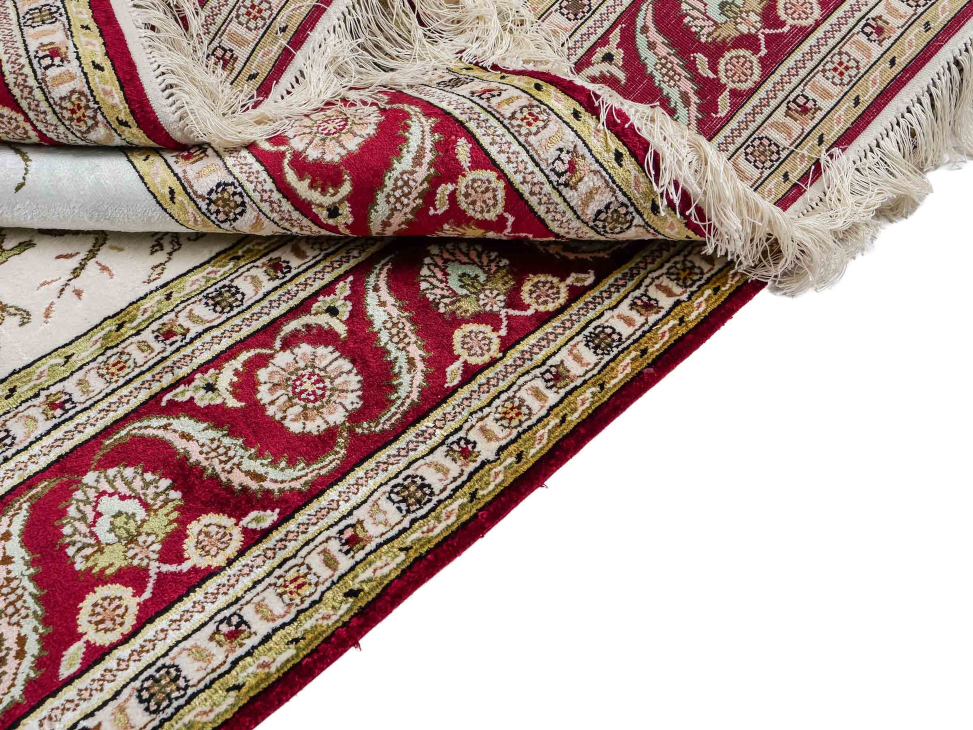Feiner, handgeknüpfter, chinesischer Orientteppich mit Ghom Design aus Kunstseide, creme, rot, blau. 183x125 cm. Verkauf durch Jupiter Intl.