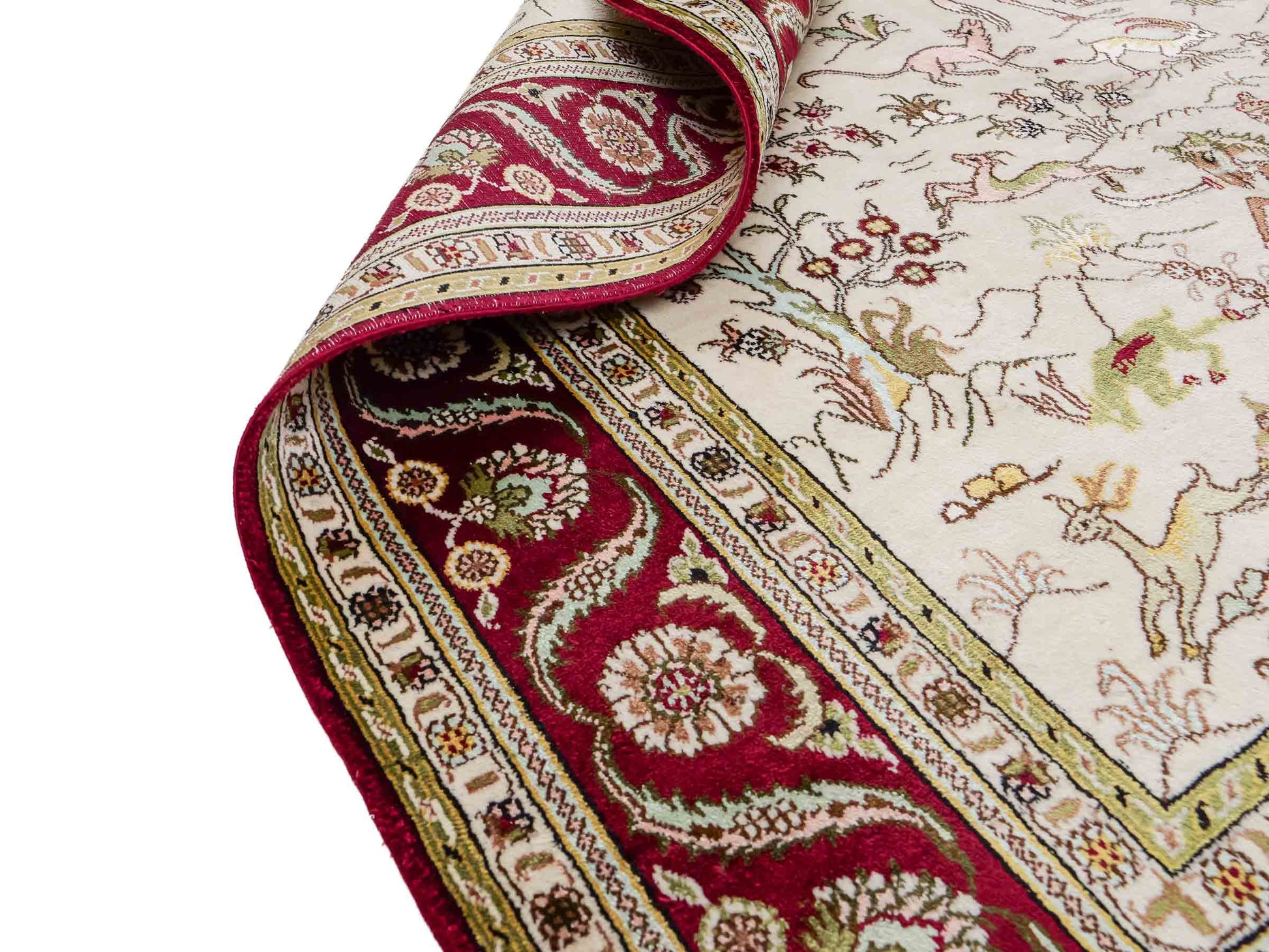 Feiner, handgeknüpfter, chinesischer Orientteppich mit Ghom Design aus Kunstseide, creme, rot, blau. 183x125 cm. Verkauf durch Jupiter Intl.