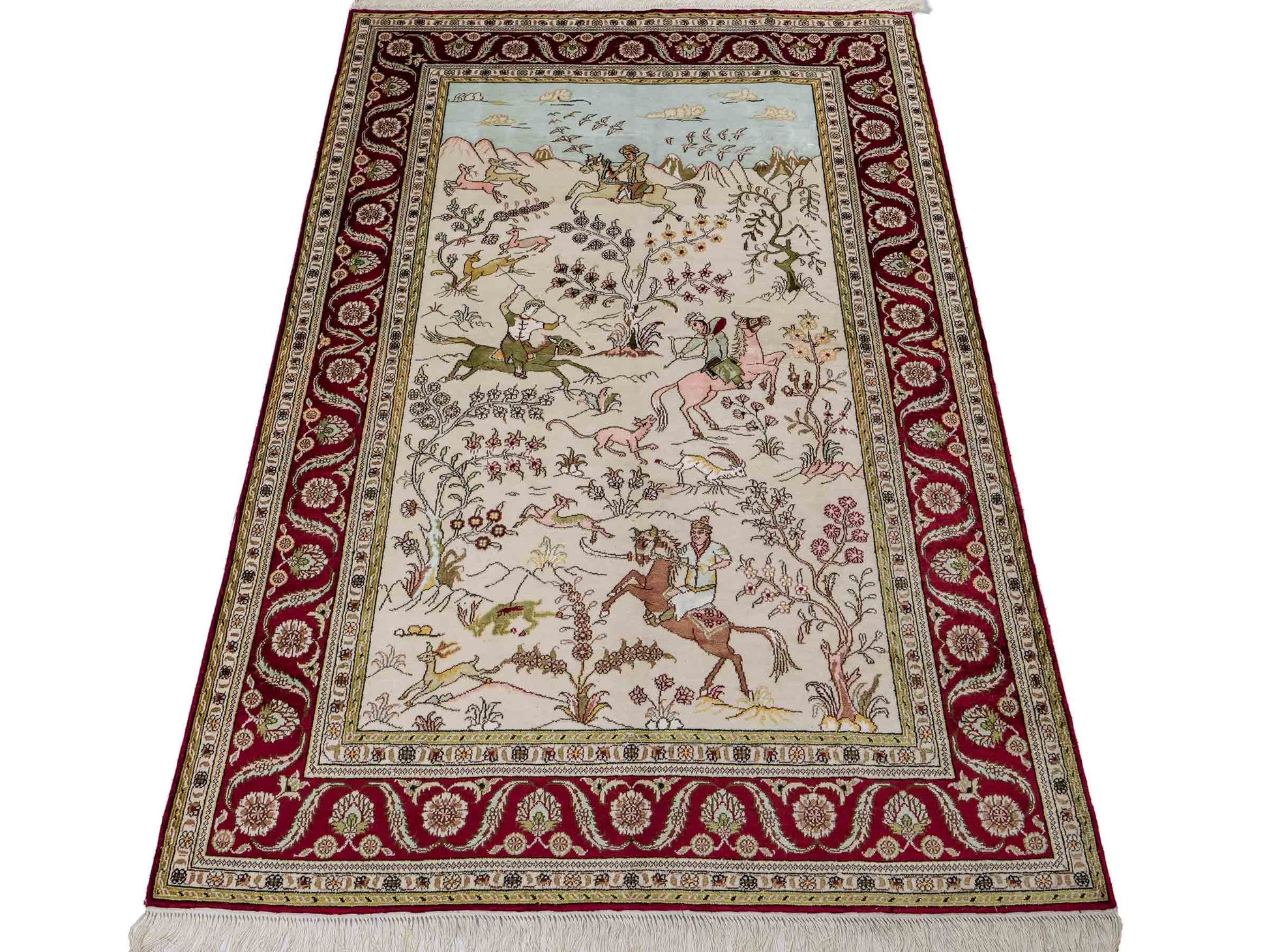 Feiner, handgeknüpfter, chinesischer Orientteppich mit Ghom Design aus Kunstseide, creme, rot, blau. 183x125 cm. Verkauf durch Jupiter Intl.