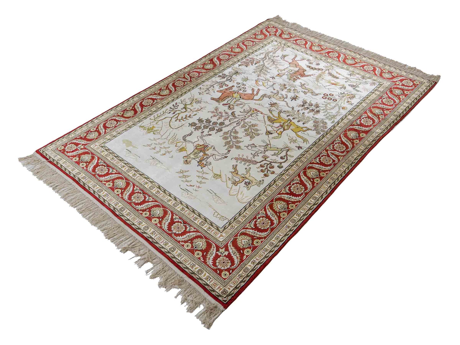 Feiner, handgeknüpfter Art Ghom aus Kunstseide. Ursprung China. Größe: 184 x 123 cm. Hauptfarben: Weiß, Creme, Rot. Vertrieb durch JUPITER Intl.