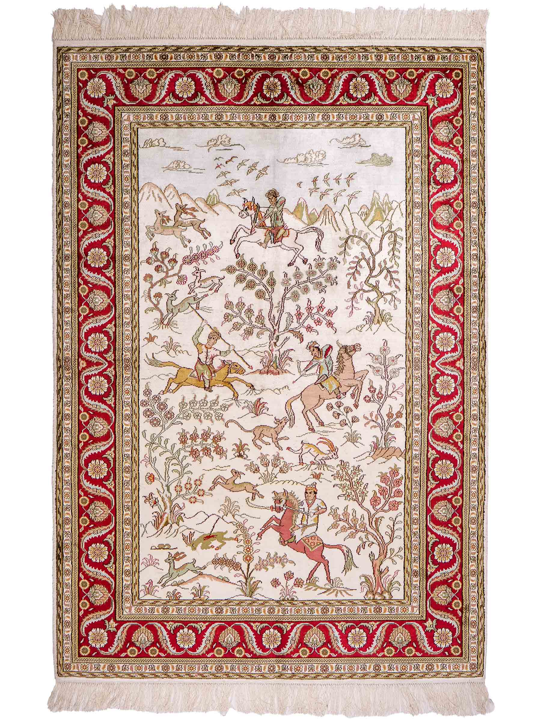 Feiner, handgeknüpfter Art Ghom aus Kunstseide. Ursprung China. Größe: 185 x 123 cm. Hauptfarben: Weiß, Creme, Rot. Vertrieb durch JUPITER Intl.