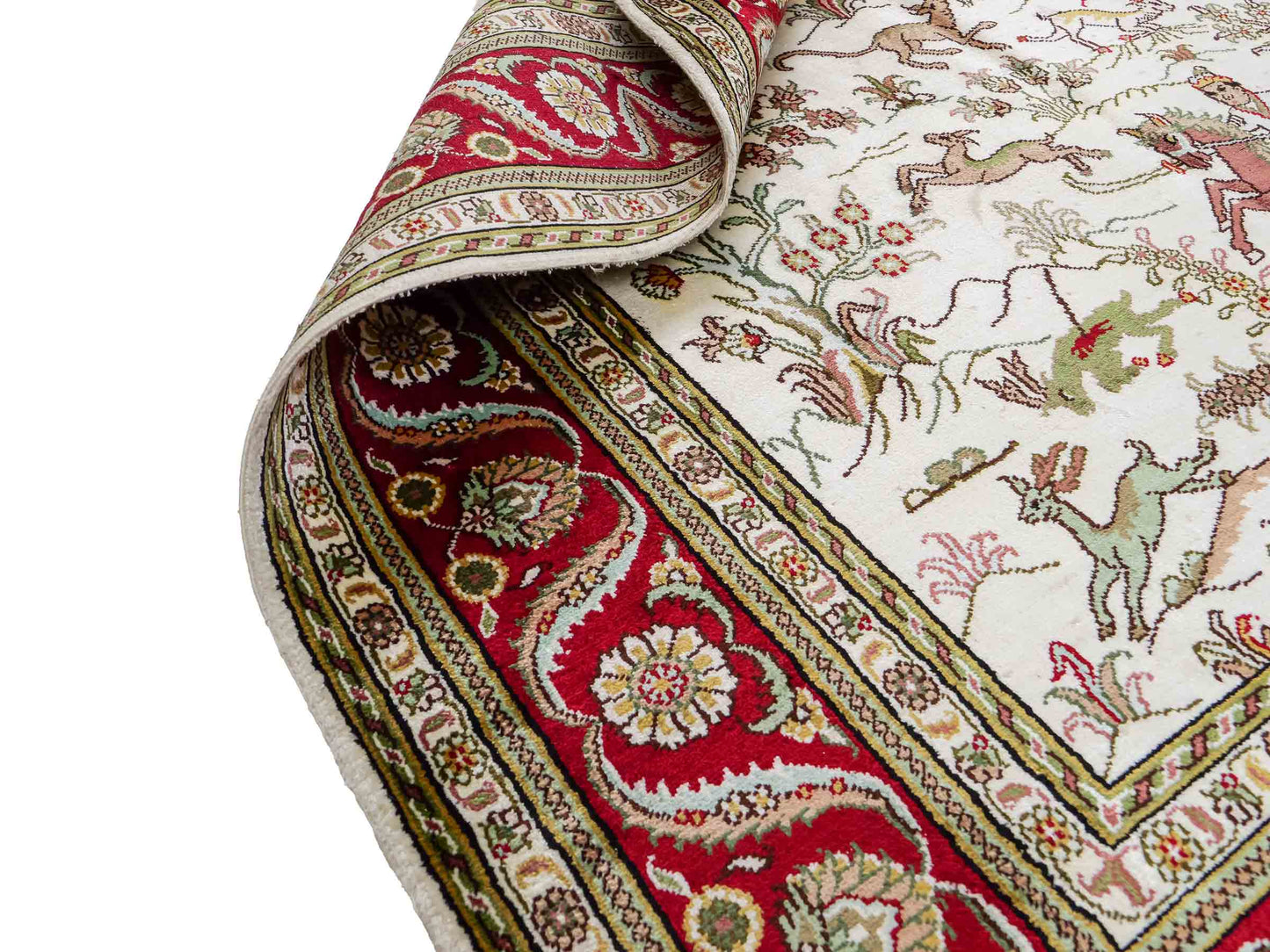 Feiner, handgeknüpfter Art Ghom aus Kunstseide. Ursprung China. Größe: 185 x 123 cm. Hauptfarben: Weiß, Creme, Rot. Vertrieb durch JUPITER Intl.