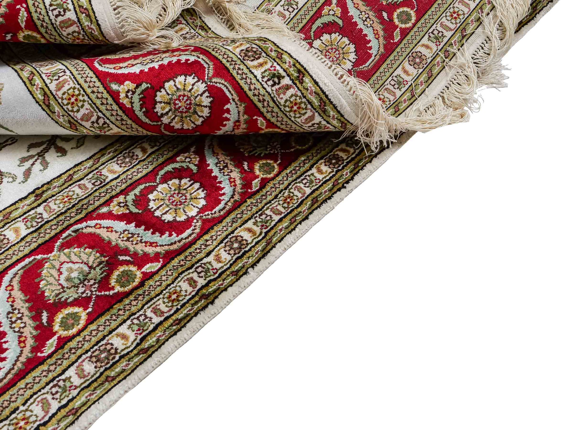 Feiner, handgeknüpfter Art Ghom aus Kunstseide. Ursprung China. Größe: 185 x 123 cm. Hauptfarben: Weiß, Creme, Rot. Vertrieb durch JUPITER Intl.