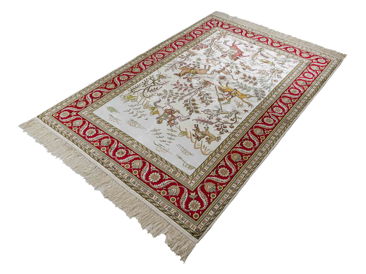 Feiner, handgeknüpfter Art Ghom aus Kunstseide. Ursprung China. Größe: 185 x 123 cm. Hauptfarben: Weiß, Creme, Rot. Vertrieb durch JUPITER Intl.