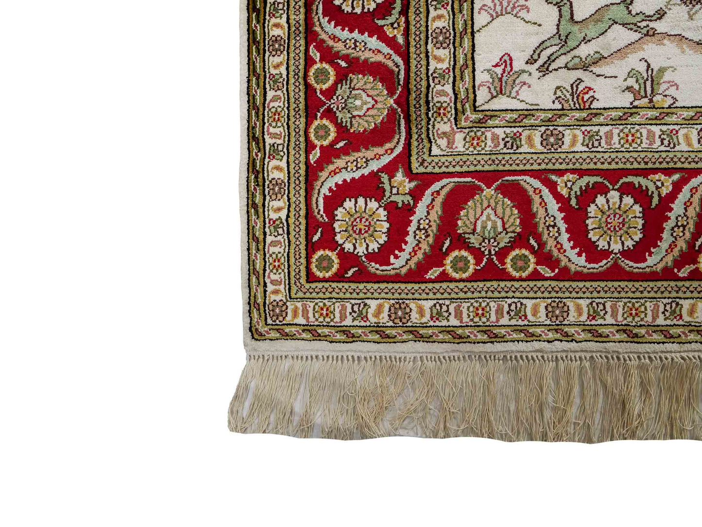 Feiner, handgeknüpfter Art Ghom aus Kunstseide. Ursprung China. Größe: 185 x 123 cm. Hauptfarben: Weiß, Creme, Rot. Vertrieb durch JUPITER Intl.