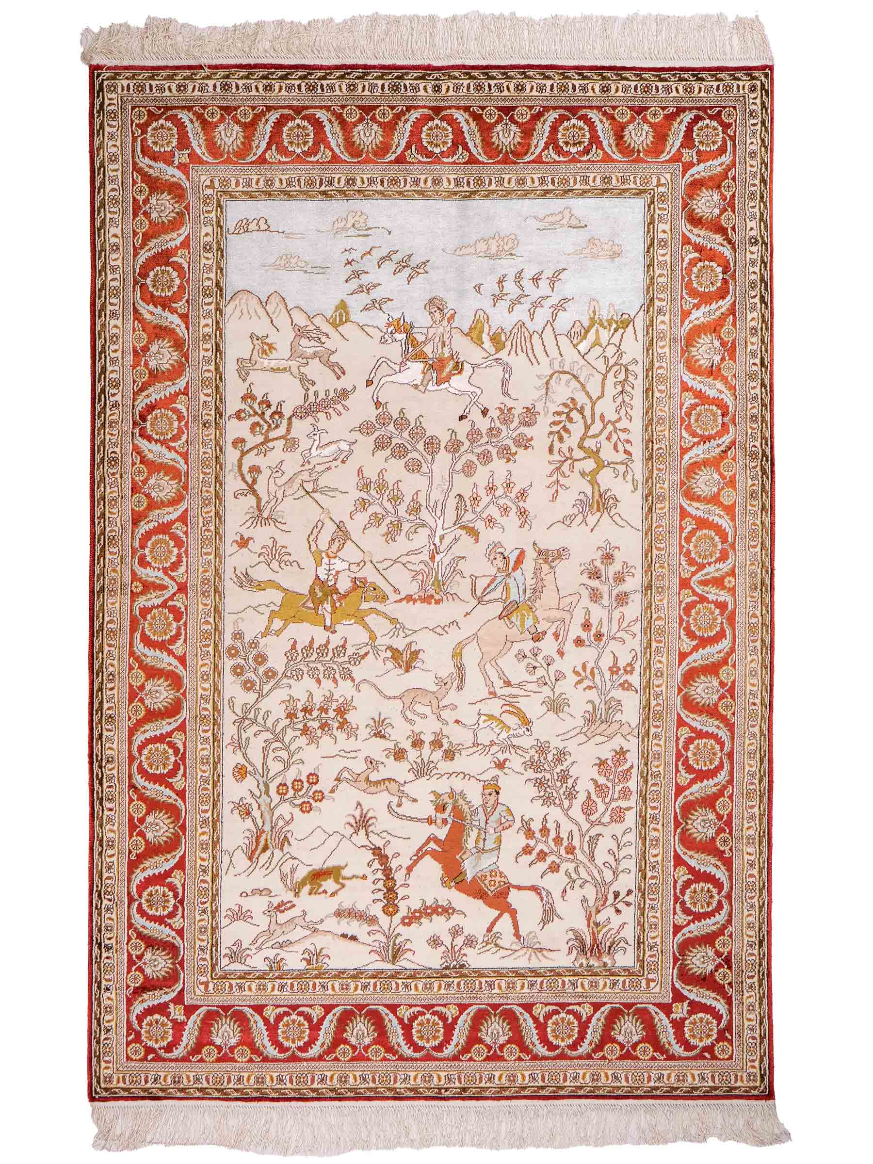 Feiner, handgeknüpfter Art Ghom aus Kunstseide. Ursprung China. Größe: 191 x 126 cm. Hauptfarben: Weiß, Creme, Rot. Vertrieb durch JUPITER Intl.