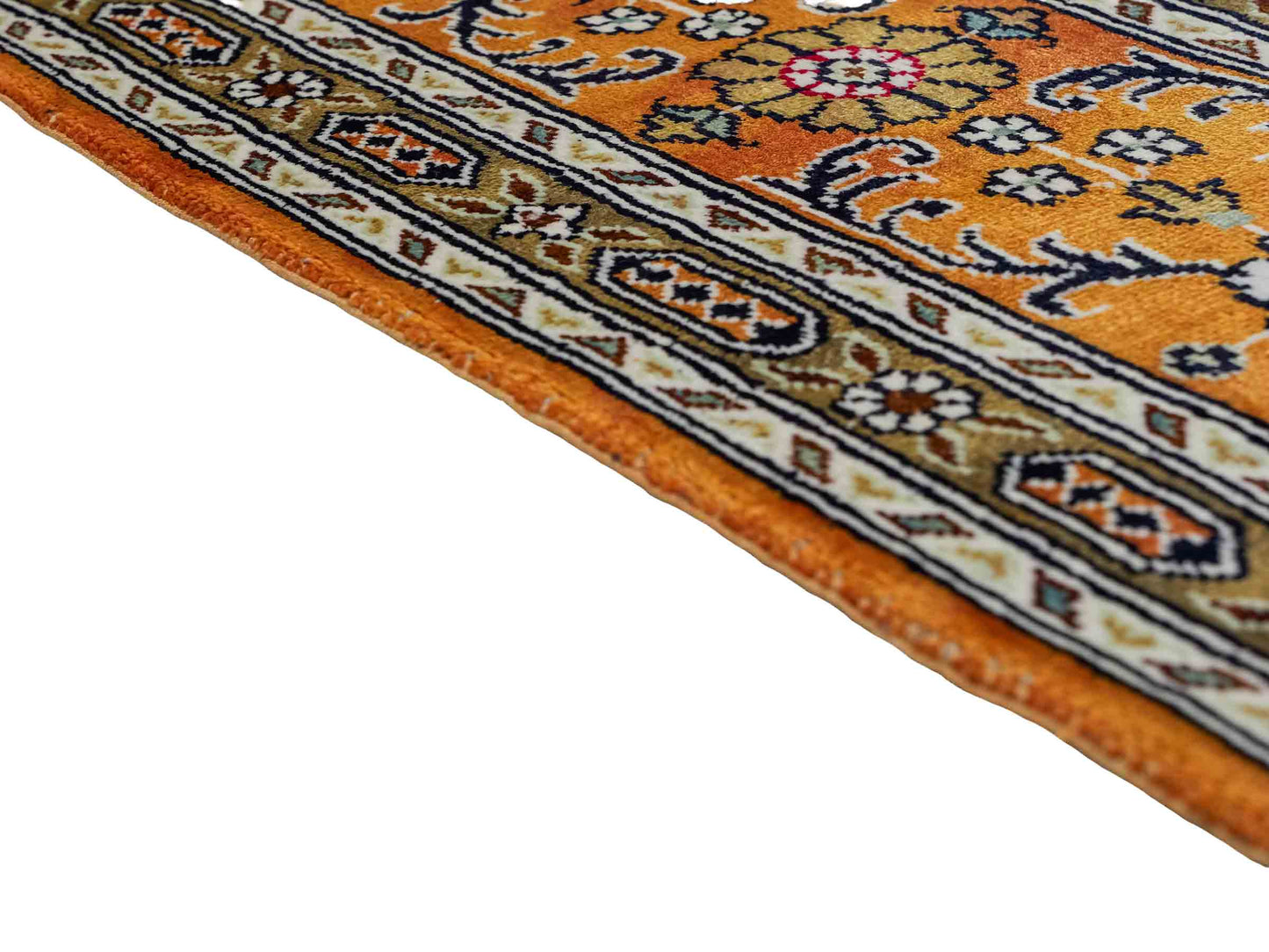 Feiner, handgeknüpfter, chinesischer Orientteppich mit Ghom Design aus Kunstseide, braun, oliv, creme. 267x181 cm. Verkauf durch Jupiter Intl.