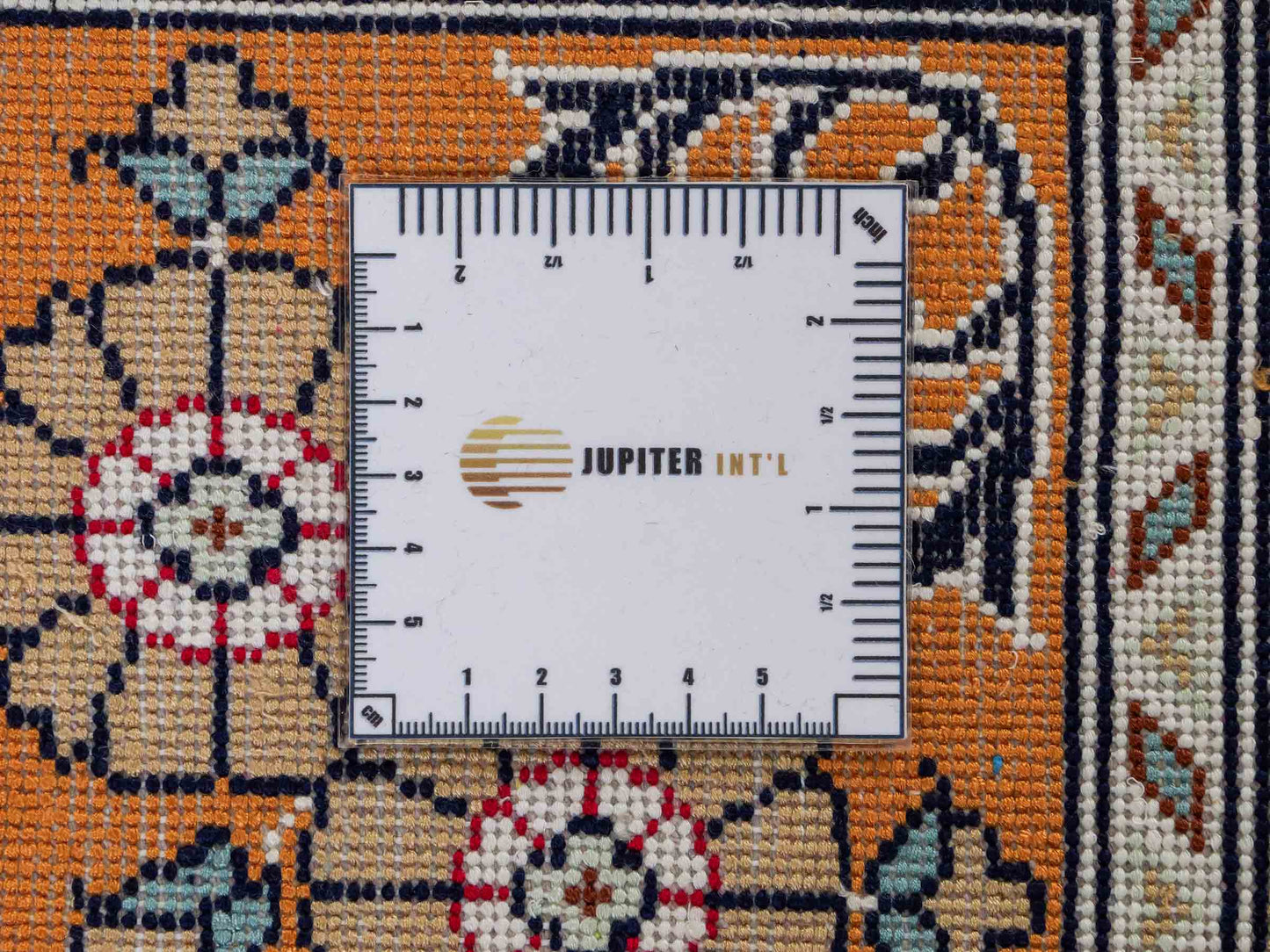 Feiner, handgeknüpfter, chinesischer Orientteppich mit Ghom Design aus Kunstseide, braun, oliv, creme. 267x181 cm. Verkauf durch Jupiter Intl.