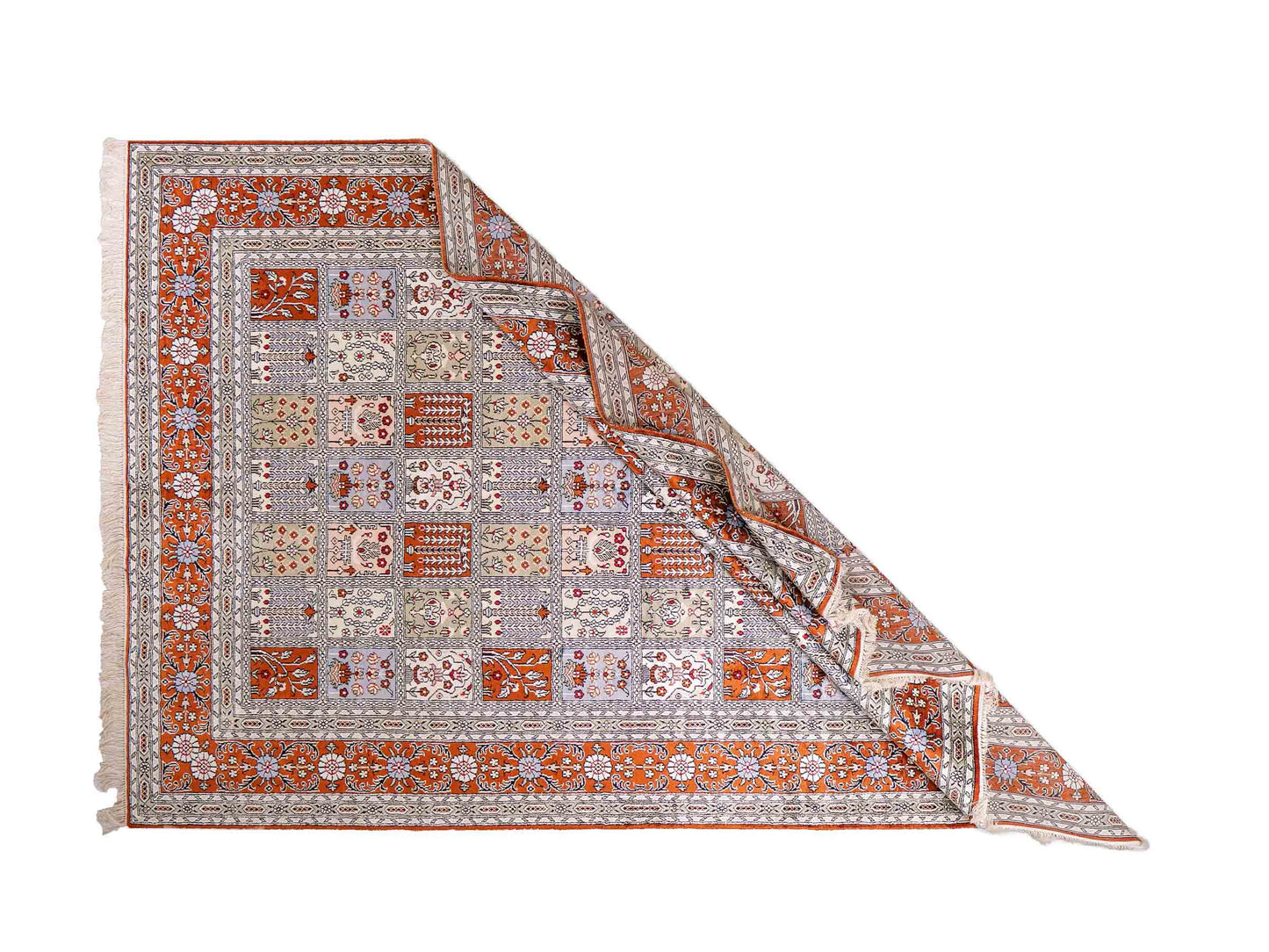 Feiner, handgeknüpfter, chinesischer Orientteppich mit Ghom Design aus Kunstseide, braun, multicolor. 268x181 cm. Verkauf durch Jupiter Intl.