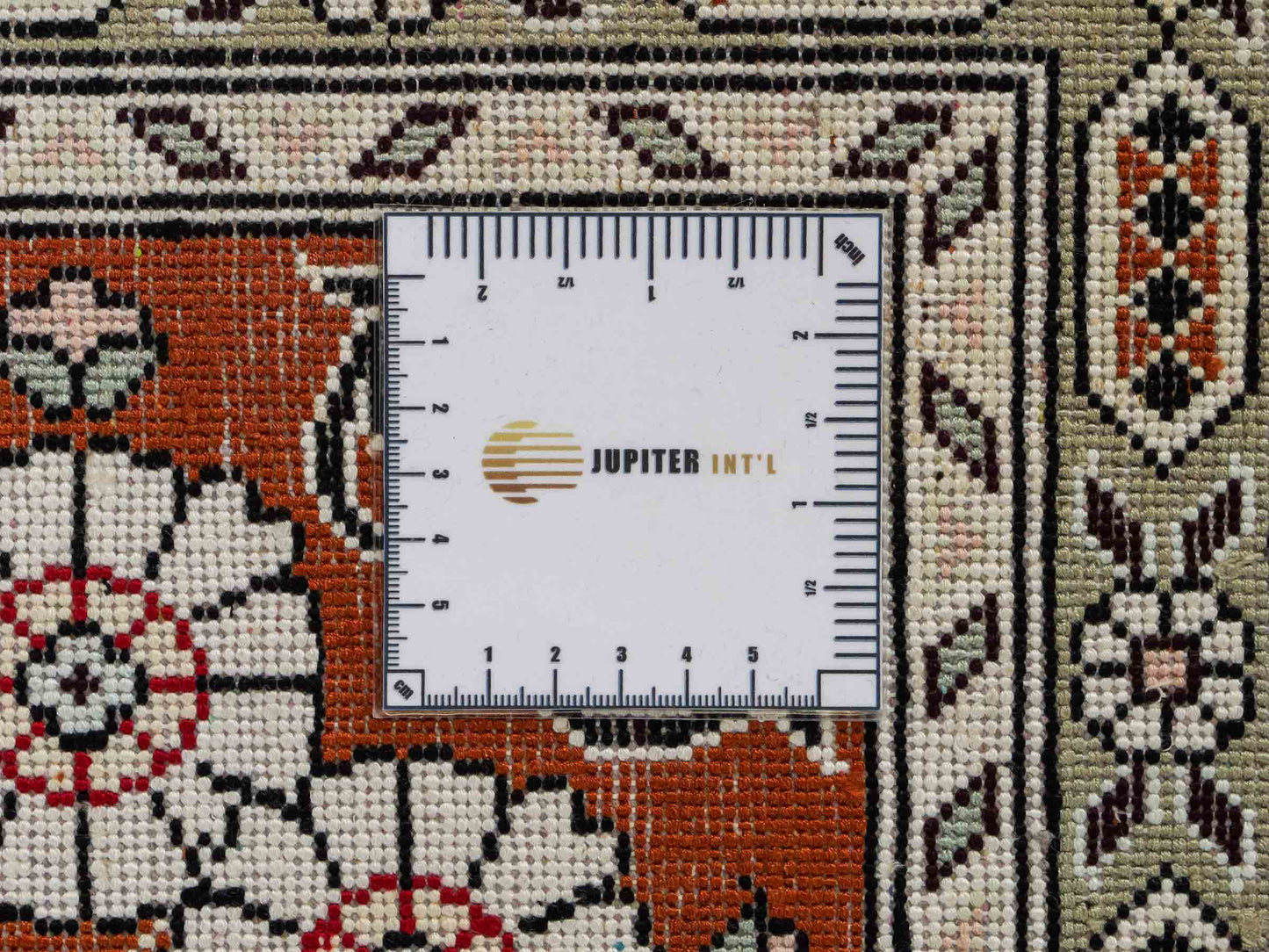 Feiner, handgeknüpfter, chinesischer Orientteppich mit Ghom Design aus Kunstseide, braun, multicolor. 268x181 cm. Verkauf durch Jupiter Intl.